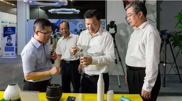 【廣東·佛山】廣東省委常委、宣傳部部長慎海雄一行考察廣東工業(yè)設(shè)計城