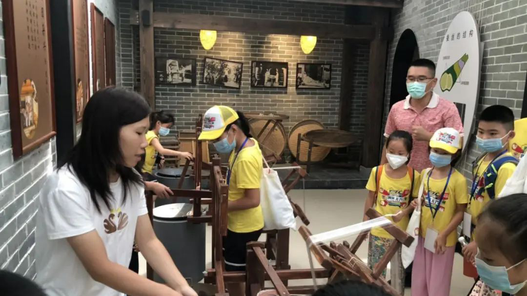 成為創(chuàng)玩無(wú)界的小設(shè)計(jì)師！“順江社區(qū)2020青少年敢創(chuàng)夏令營(yíng)”完滿結(jié)營(yíng)
