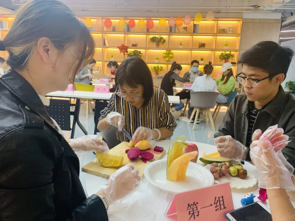 猜燈謎、拼果盤，中原工業(yè)設(shè)計(jì)城的這場(chǎng)迎國(guó)慶中秋雙節(jié)活動(dòng)氛圍濃