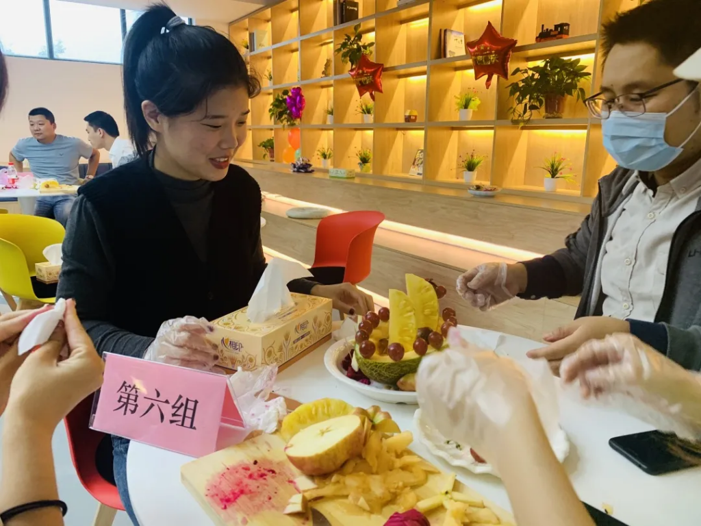 猜燈謎、拼果盤，中原工業(yè)設(shè)計(jì)城的這場(chǎng)迎國(guó)慶中秋雙節(jié)活動(dòng)氛圍濃