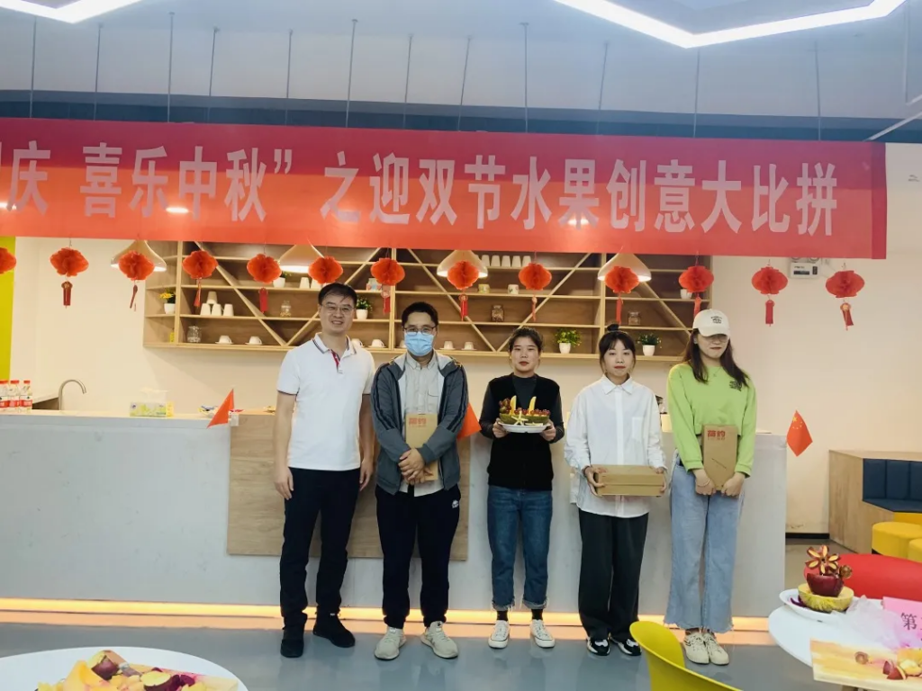 猜燈謎、拼果盤，中原工業(yè)設(shè)計(jì)城的這場(chǎng)迎國(guó)慶中秋雙節(jié)活動(dòng)氛圍濃