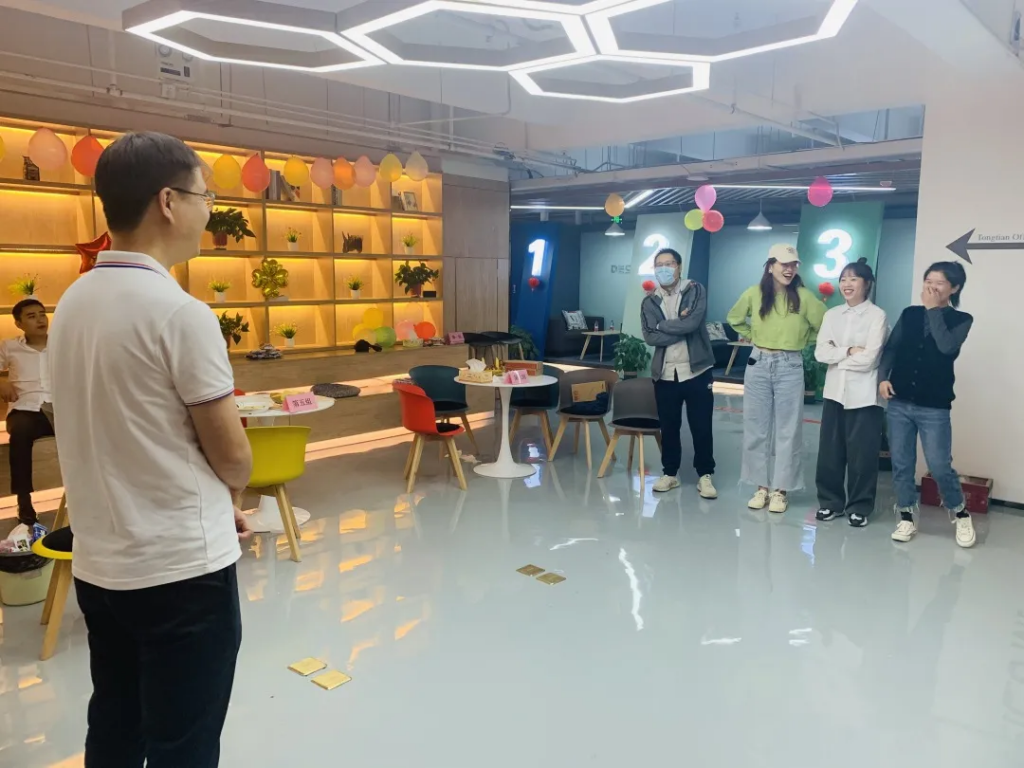 猜燈謎、拼果盤，中原工業(yè)設(shè)計(jì)城的這場(chǎng)迎國(guó)慶中秋雙節(jié)活動(dòng)氛圍濃