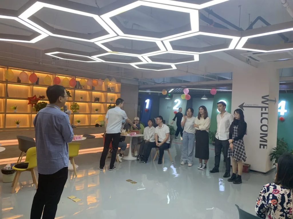 猜燈謎、拼果盤，中原工業(yè)設(shè)計(jì)城的這場(chǎng)迎國(guó)慶中秋雙節(jié)活動(dòng)氛圍濃