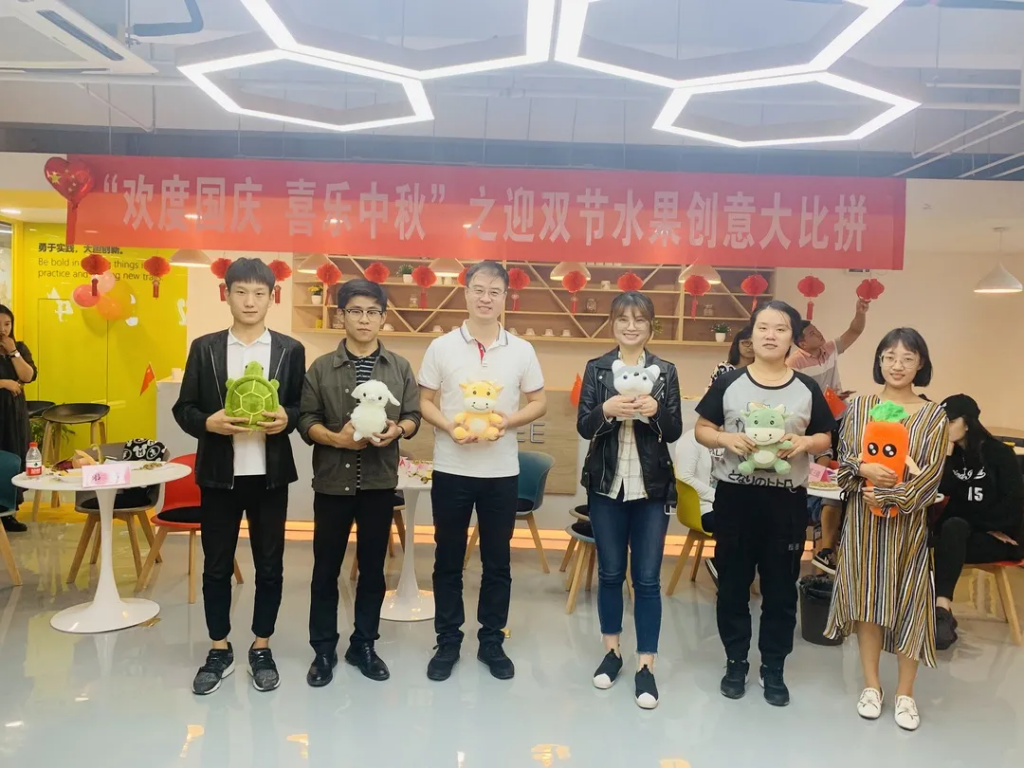 猜燈謎、拼果盤，中原工業(yè)設(shè)計(jì)城的這場(chǎng)迎國(guó)慶中秋雙節(jié)活動(dòng)氛圍濃
