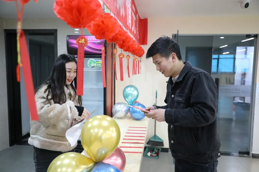 “喜樂團(tuán)圓 濃情元宵”活動扮靚園區(qū)