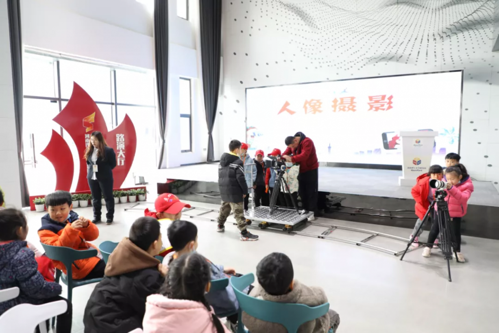中原工業(yè)設(shè)計(jì)城舉辦小學(xué)生研學(xué)活動(dòng)：走進(jìn)設(shè)計(jì)“圈”，感受設(shè)計(jì)奧妙
