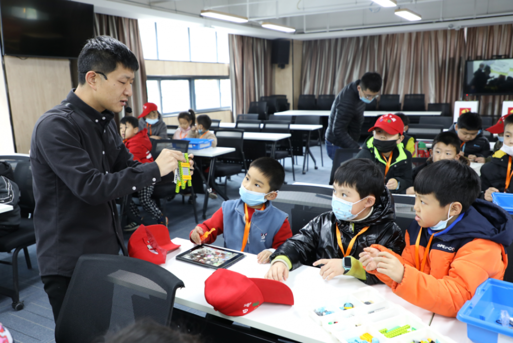 中原工業(yè)設(shè)計(jì)城舉辦小學(xué)生研學(xué)活動(dòng)：走進(jìn)設(shè)計(jì)“圈”，感受設(shè)計(jì)奧妙
