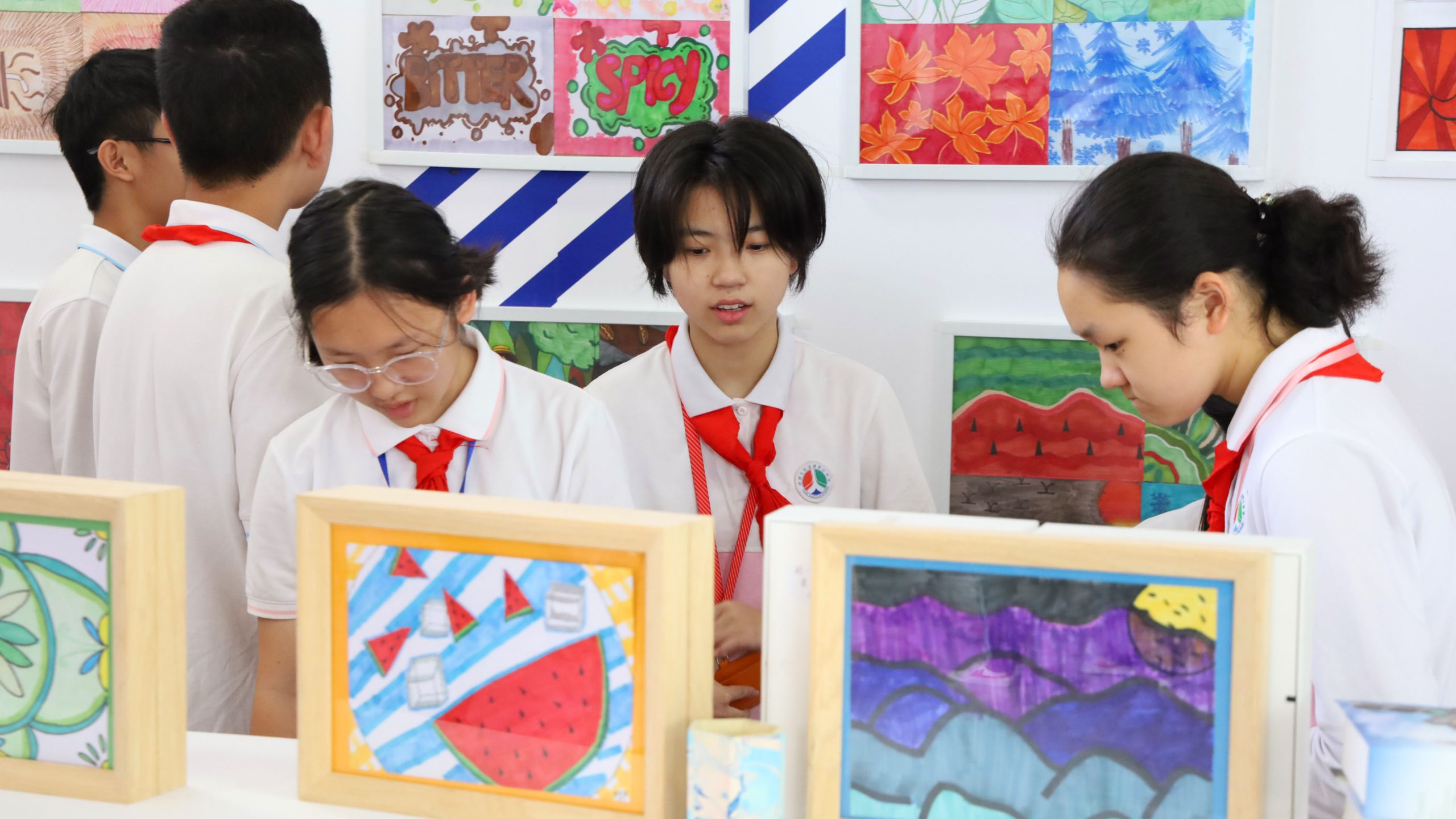 展示設計研學成果！創(chuàng)新設計作品企劃展在君蘭中學掀起熱潮