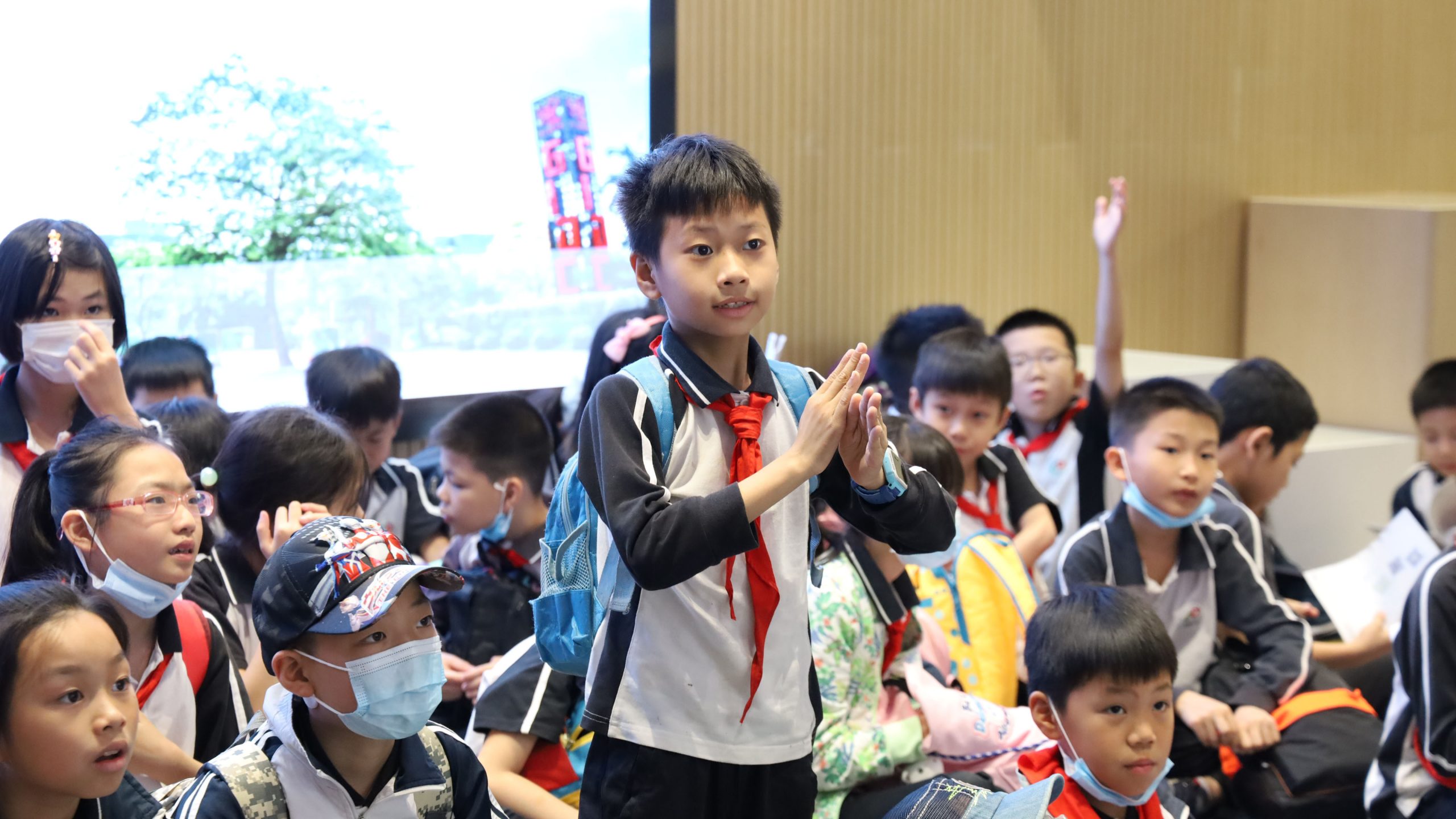 00名小學(xué)生“沸騰”了，在我城來一場創(chuàng)意紛呈的工業(yè)研學(xué)之旅"