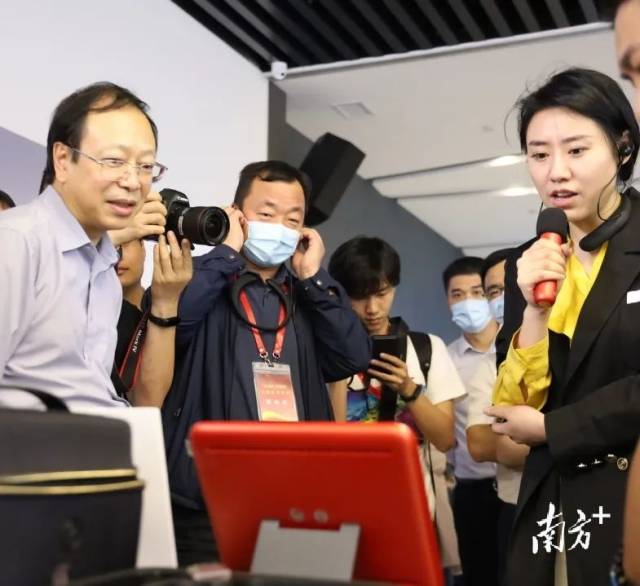 中宣部組織的“大灣區(qū) 大未來”主題宣傳活動走進廣東工業(yè)設(shè)計城。受訪單位供圖