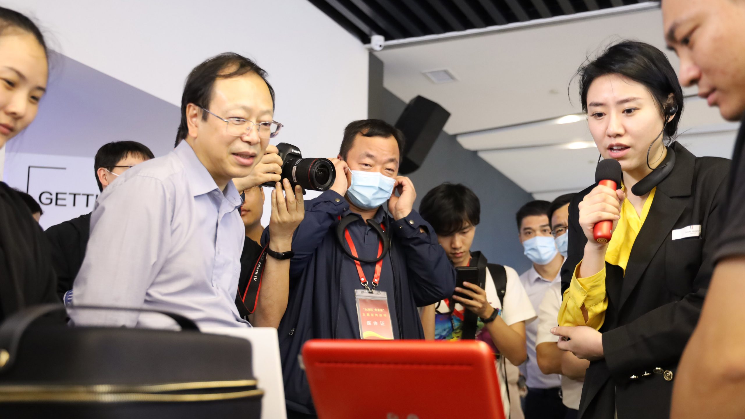 百家媒體看設計 | “大灣區(qū) 大未來”主題宣傳活動走進設計城