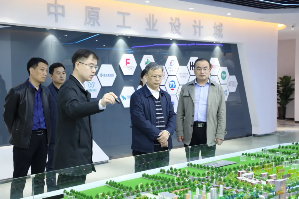 洛陽市工信局黨組成員、副局長李君一行蒞臨中原工業(yè)設(shè)計(jì)城參觀考察