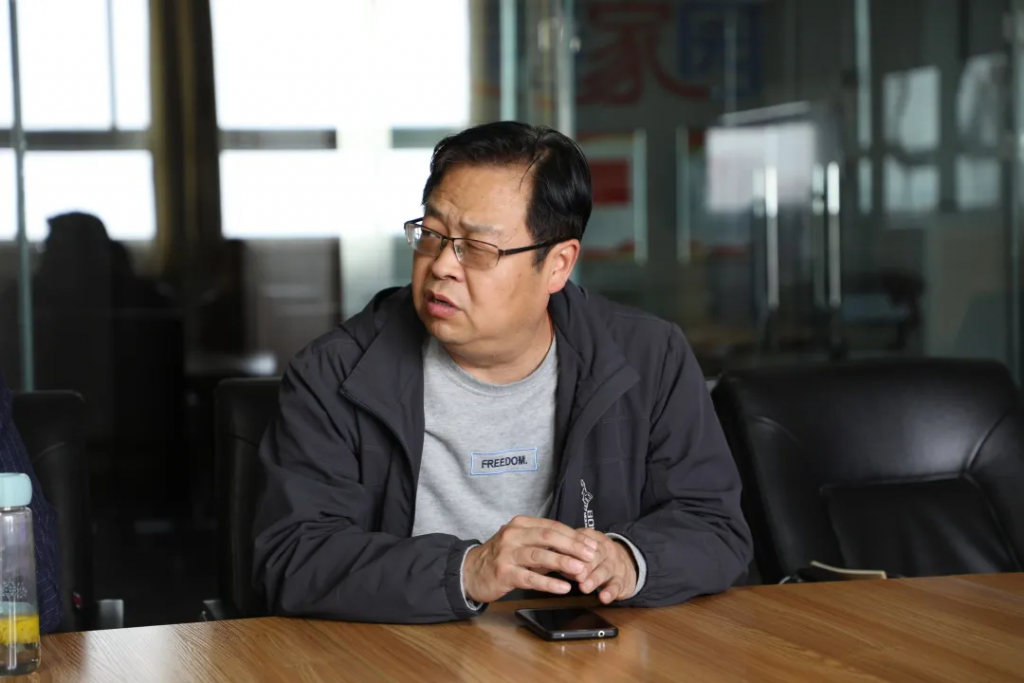 中原工業(yè)設(shè)計城—“前行者輕創(chuàng)匯”沙龍活動走進國家級工業(yè)設(shè)計中心