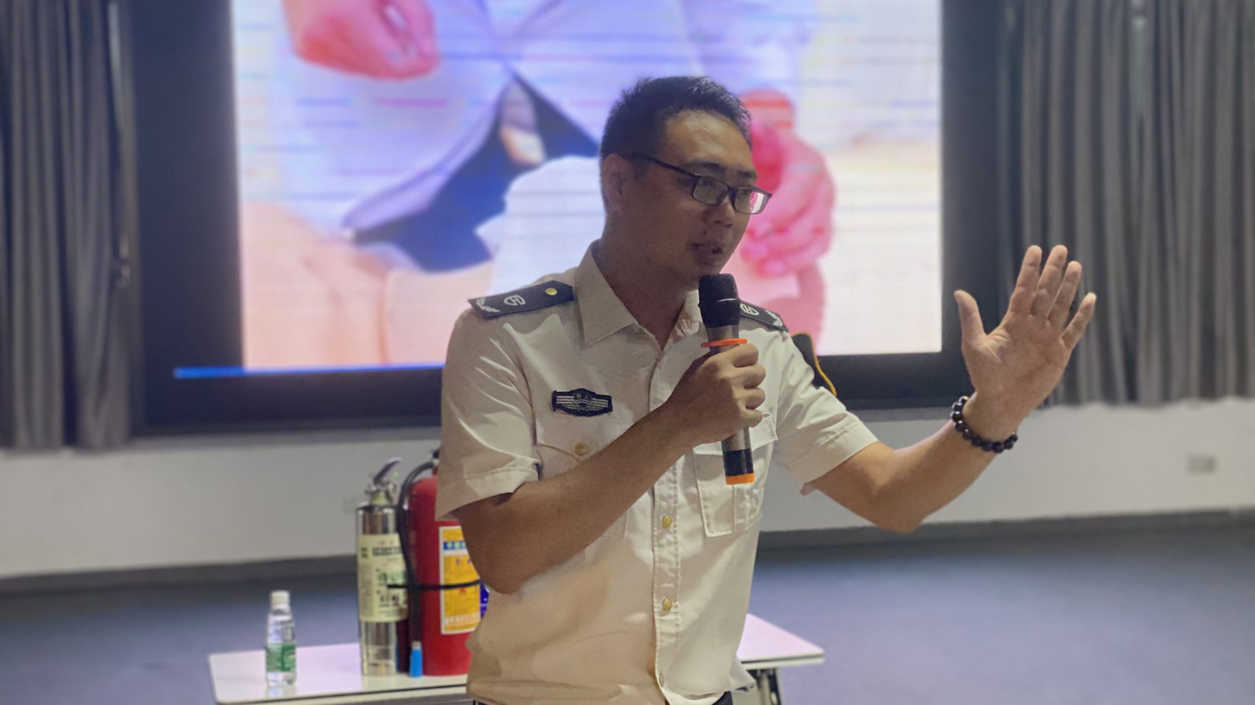 消防常演練、安全記心中，筑牢園區(qū)消防安全防線