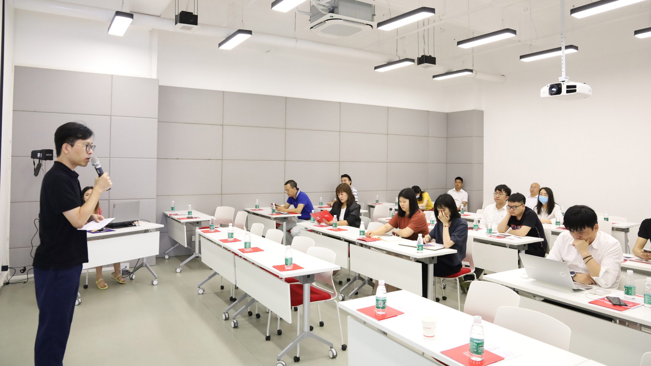 擦出中韓設計火花，中韓設計順德中心公益講座在設計城舉行