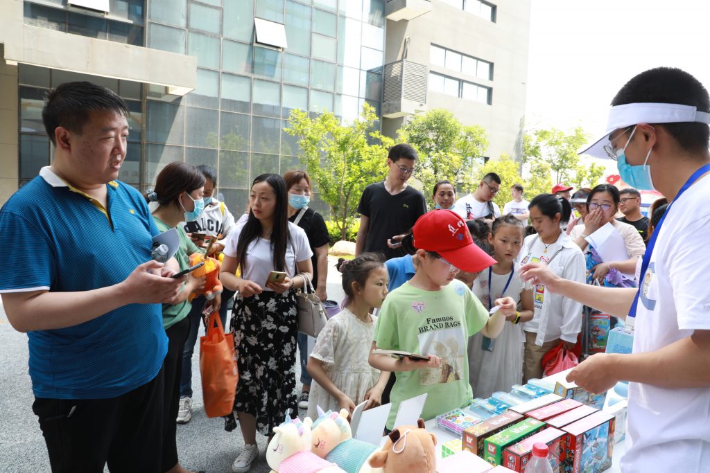 設(shè)計(jì)城第二屆社會(huì)開放日拉開帷幕，市民游客新奇體驗(yàn)大呼“過癮”
