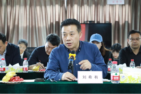 焦作市新的社會階層人士聯(lián)誼會實(shí)踐創(chuàng)新基地觀摩活動在中原工業(yè)設(shè)計(jì)城舉辦