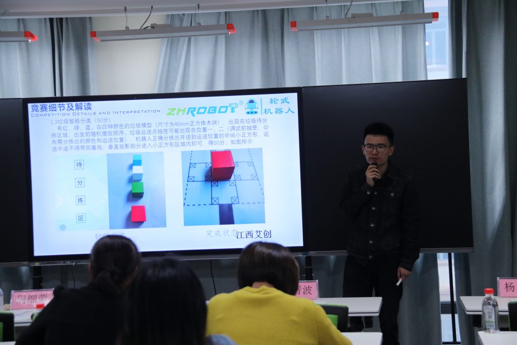50余名人工智能教師齊聚中部教裝城，發(fā)生了啥大事？"