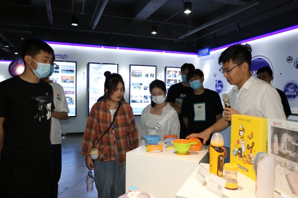 【察研觀設(shè)】山東建筑大學(xué)師生前來濟(jì)南國際創(chuàng)新設(shè)計產(chǎn)業(yè)園研學(xué)考察