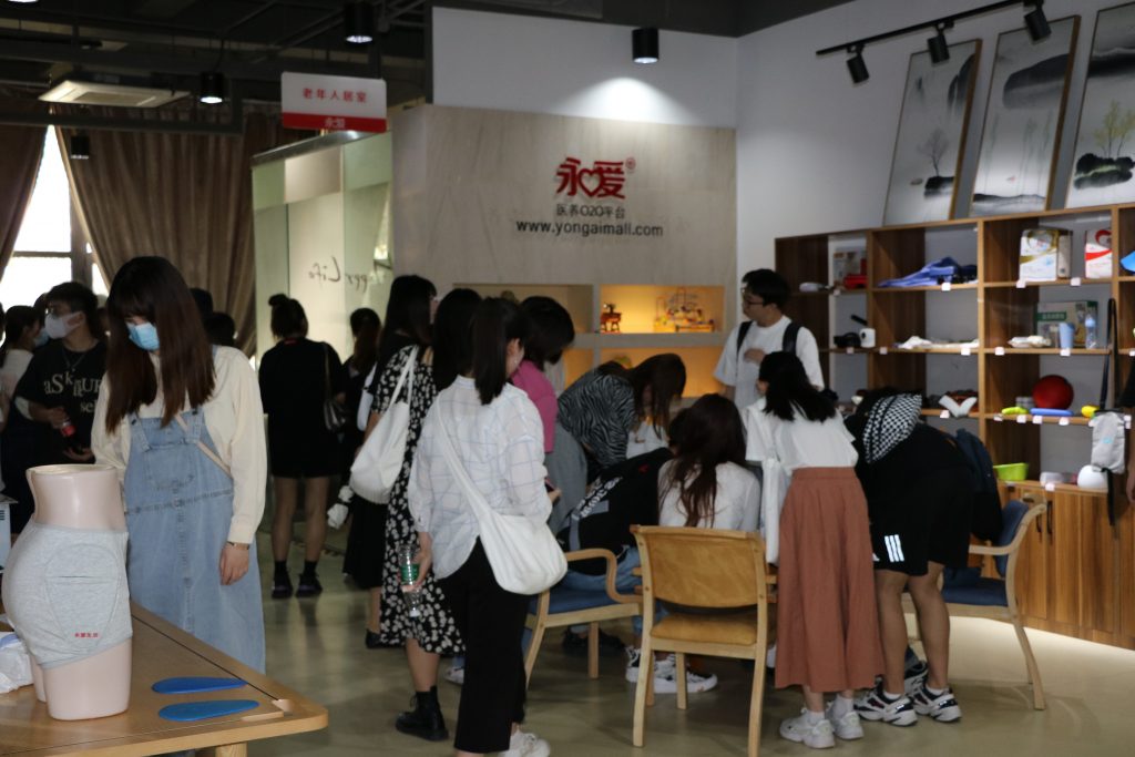【察研觀設(shè)】山東建筑大學(xué)師生前來濟(jì)南國際創(chuàng)新設(shè)計產(chǎn)業(yè)園研學(xué)考察