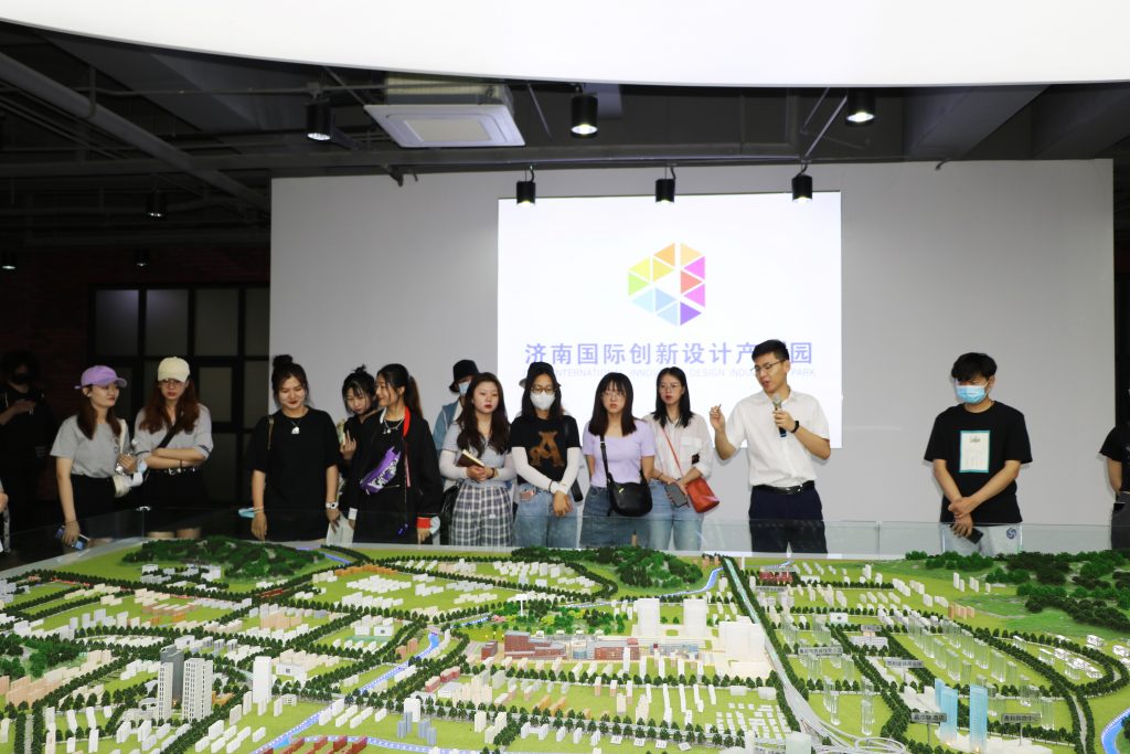 【察研觀設(shè)】山東建筑大學(xué)師生前來濟(jì)南國際創(chuàng)新設(shè)計產(chǎn)業(yè)園研學(xué)考察
