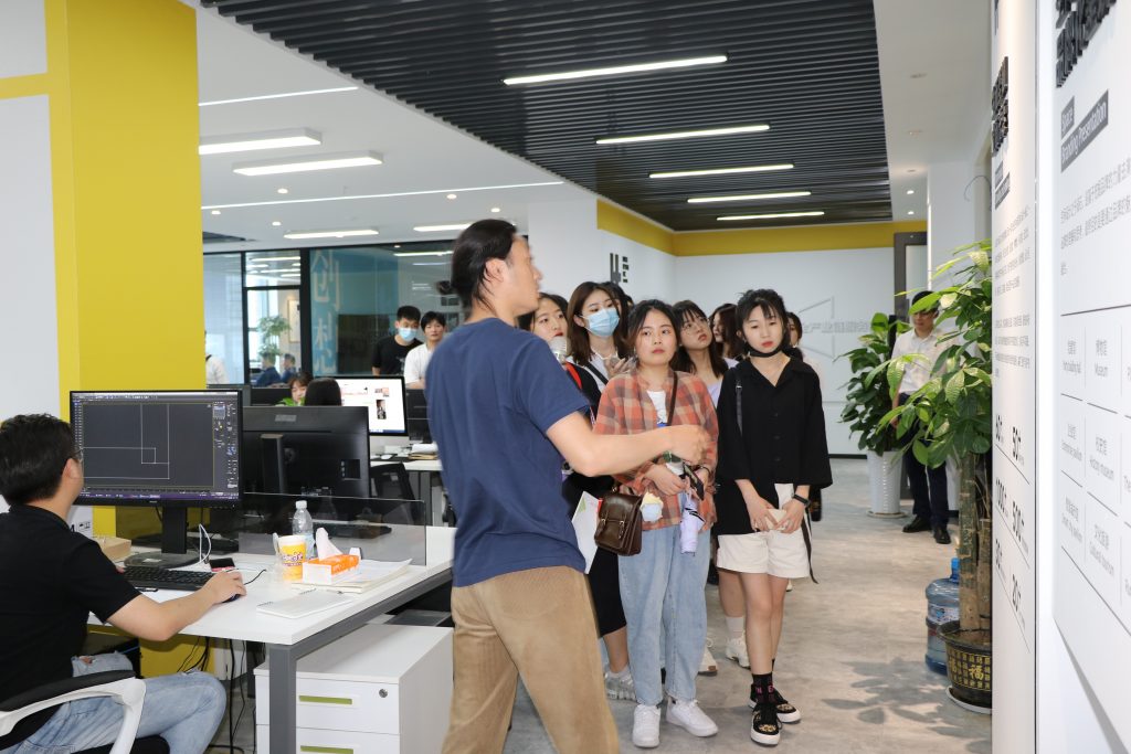 【察研觀設(shè)】山東建筑大學(xué)師生前來濟(jì)南國際創(chuàng)新設(shè)計產(chǎn)業(yè)園研學(xué)考察