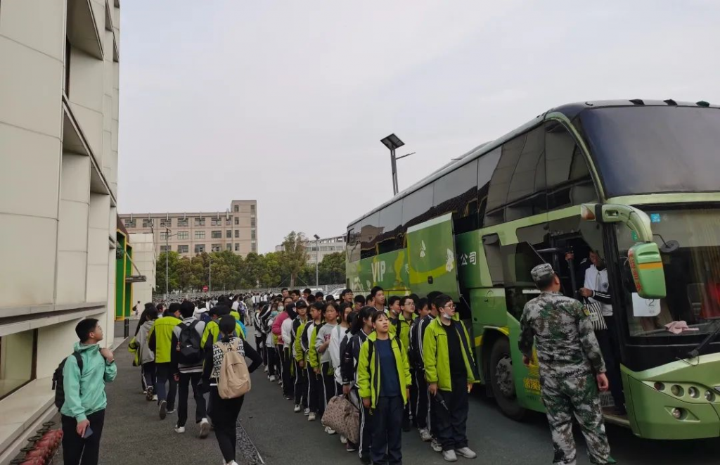 少年強(qiáng)則國(guó)強(qiáng)！掌起學(xué)子親密接觸人工智能