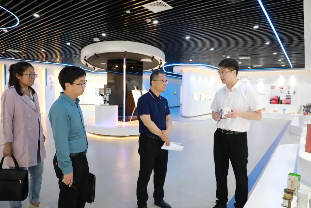焦作市工信局副局長楊波一行到設(shè)計城調(diào)研資源對接工作