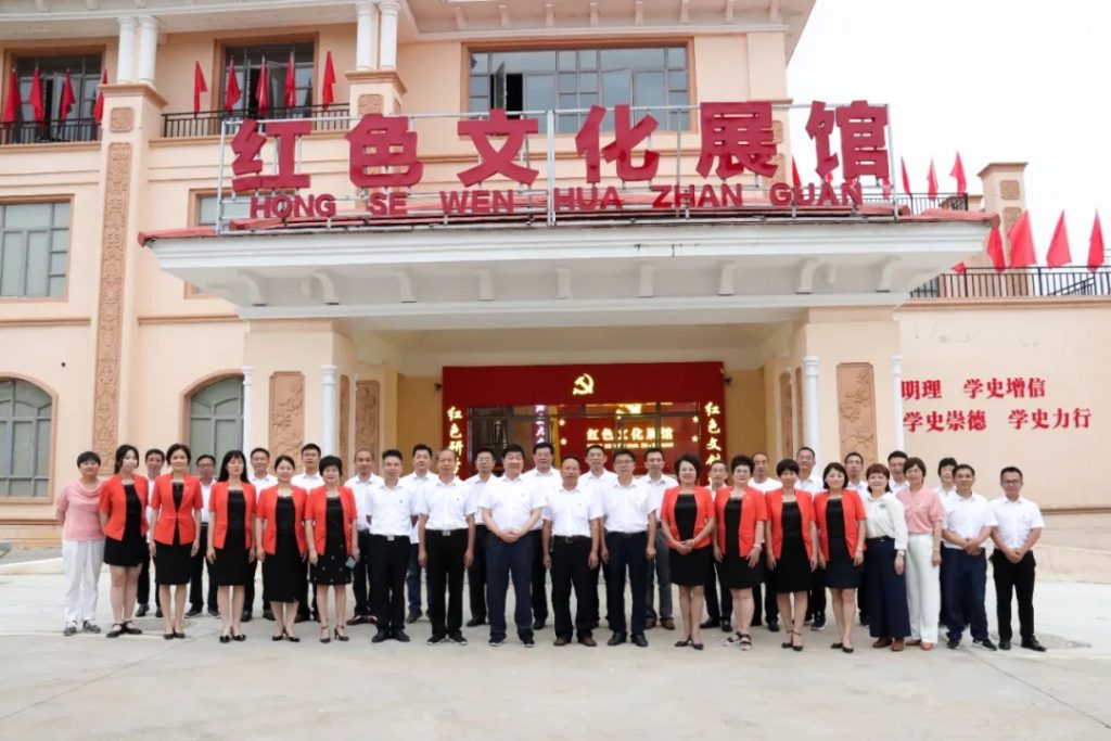 傳承紅色基因，豐城市政協(xié)走進(jìn)設(shè)計小鎮(zhèn)開展“紅色走讀”活動