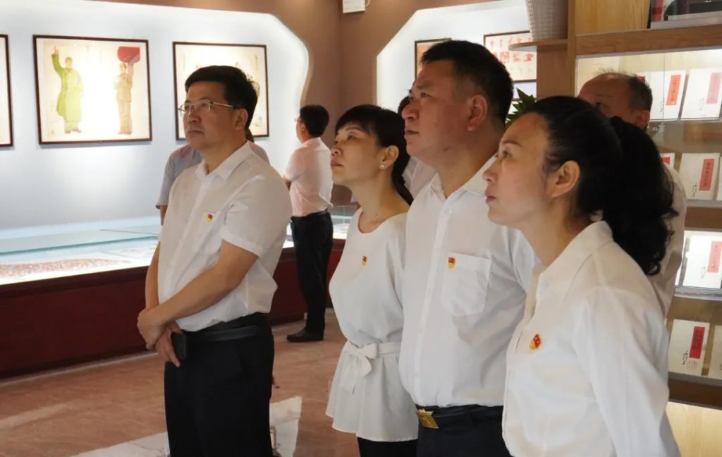 豐城市委書(shū)記李曉楚率團(tuán)到江西工業(yè)設(shè)計(jì)小鎮(zhèn)開(kāi)展黨史學(xué)習(xí)教育