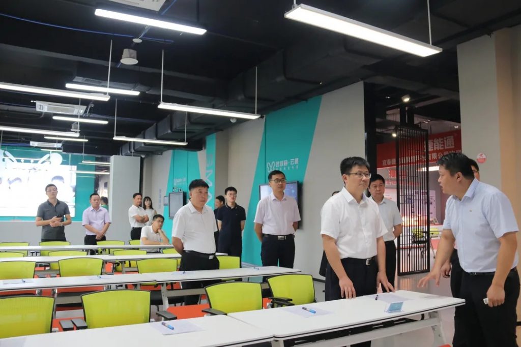 豐城市委副書記、代市長(zhǎng)張書基調(diào)研中部教裝城數(shù)字經(jīng)濟(jì)產(chǎn)業(yè)