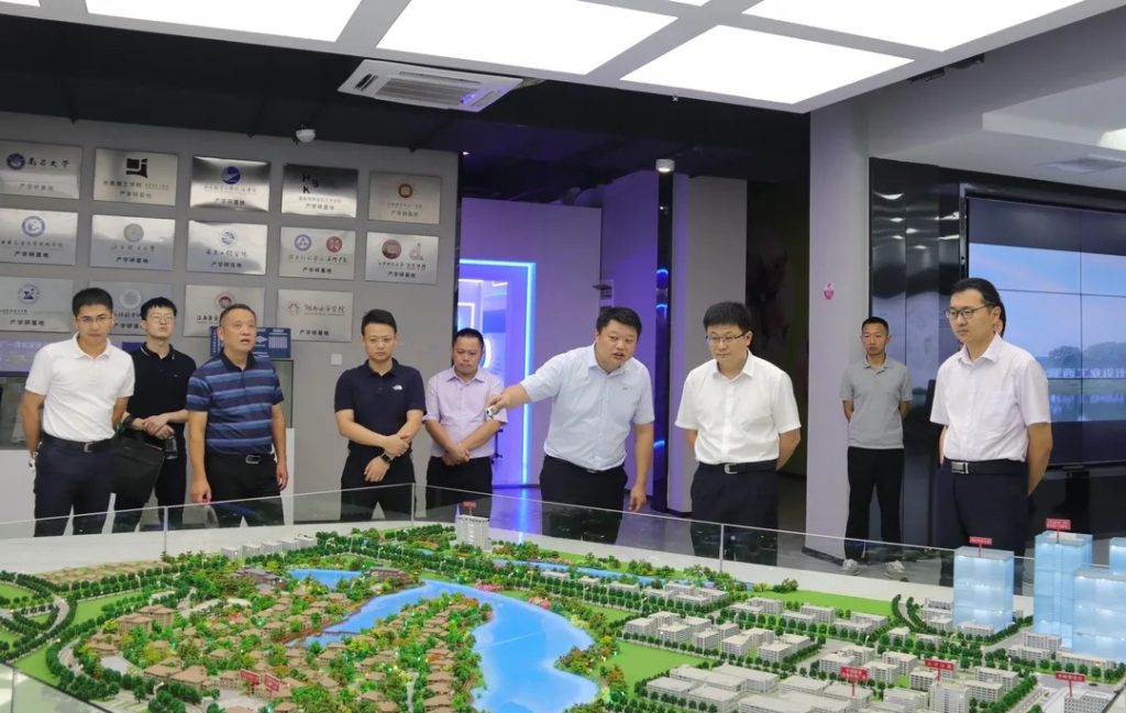 豐城市委副書記、代市長(zhǎng)張書基調(diào)研中部教裝城數(shù)字經(jīng)濟(jì)產(chǎn)業(yè)