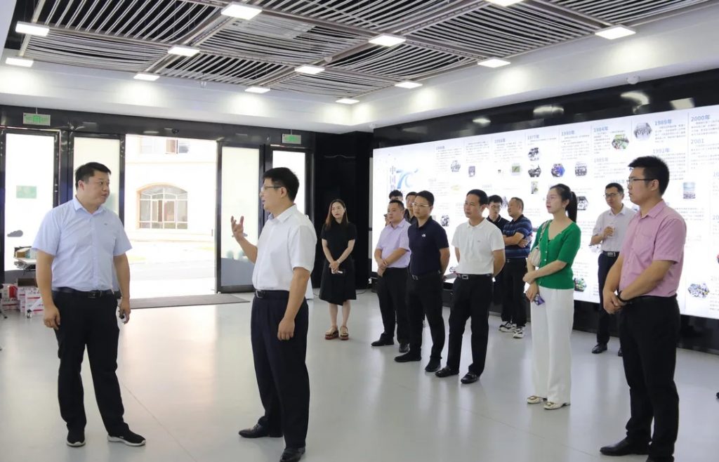 豐城市委副書記、代市長(zhǎng)張書基調(diào)研中部教裝城數(shù)字經(jīng)濟(jì)產(chǎn)業(yè)