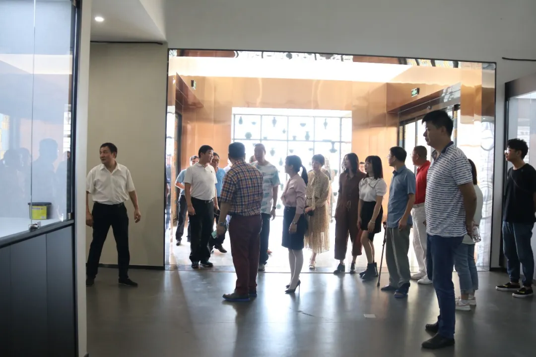 喜訊！中部教裝城喜迎一國內(nèi)知名設(shè)計(jì)大咖入駐，他是誰？