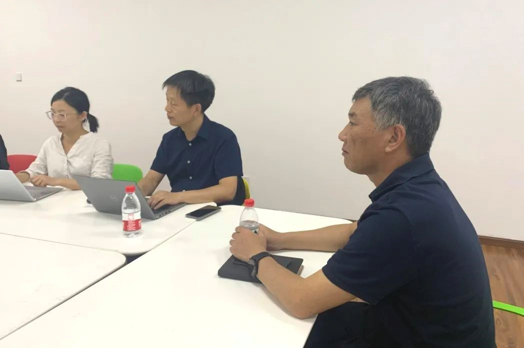 書記、院長來啦！來聽聽他們在電商直播基地的暢談