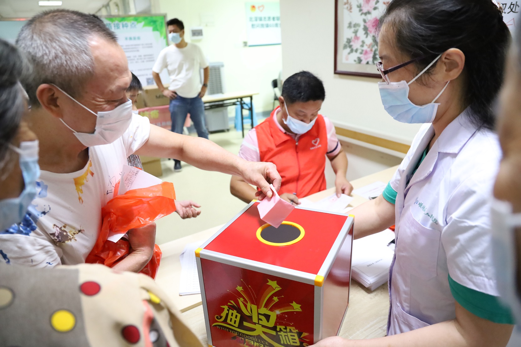 暖心！設(shè)計(jì)企業(yè)捐贈(zèng)疫苗接種禮品，陪你一起苗苗苗苗