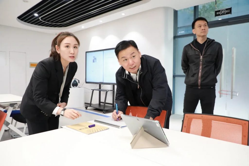 德微電技術(shù)（深圳）有限公司董事長(zhǎng)孫文化一行到訪設(shè)計(jì)城參觀