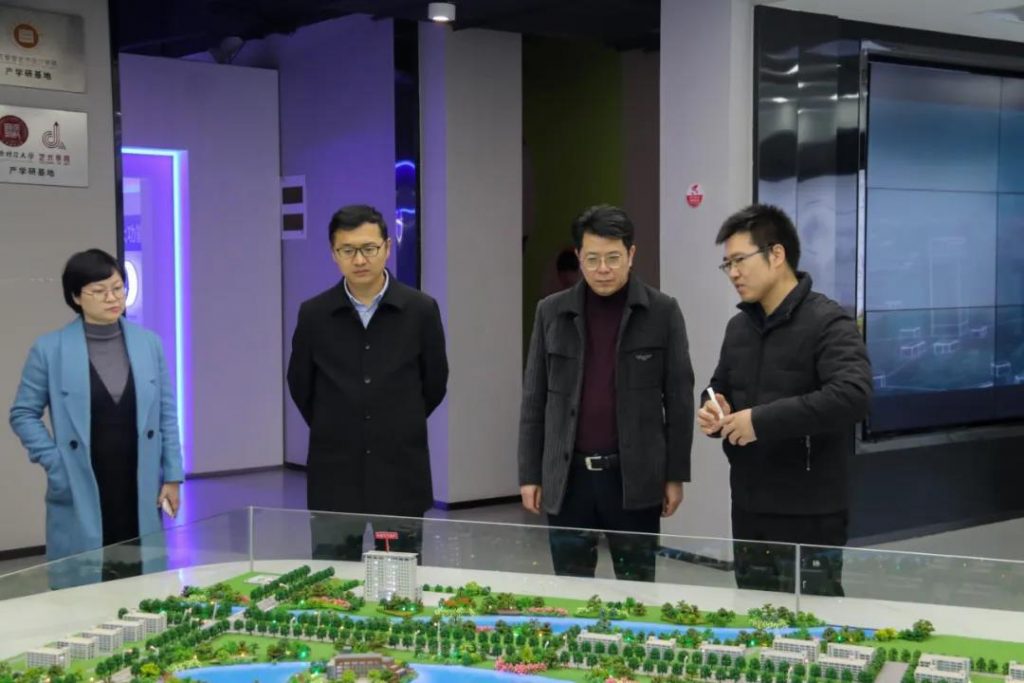 宜春市委組織部部務(wù)委員楊文先一行調(diào)研中部教裝城，他稱贊道……