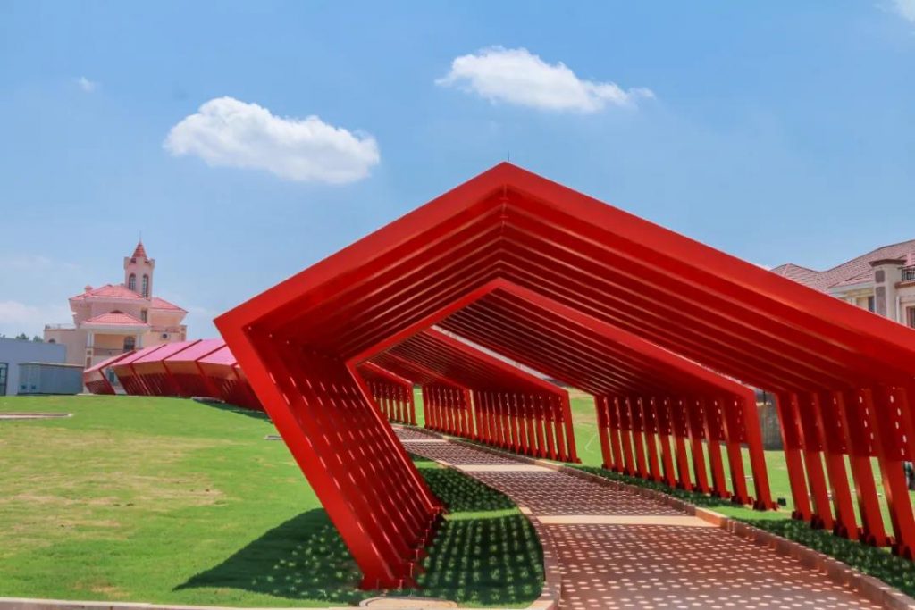 一場(chǎng)全亞洲的機(jī)器人大賽即將在設(shè)計(jì)小鎮(zhèn)盛大開(kāi)幕...