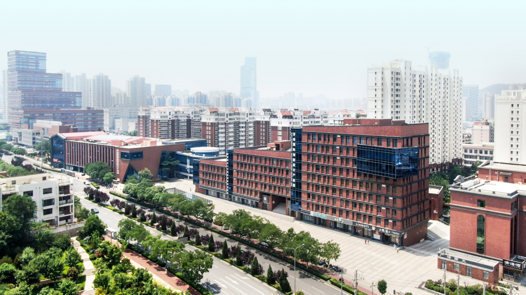 喜報(bào)！濟(jì)南國(guó)際創(chuàng)新設(shè)計(jì)產(chǎn)業(yè)園榮獲濟(jì)南（國(guó)際）機(jī)器人與高端裝備產(chǎn)業(yè)協(xié)會(huì)“高端裝備產(chǎn)業(yè)鏈領(lǐng)航企業(yè)”等獎(jiǎng)項(xiàng)