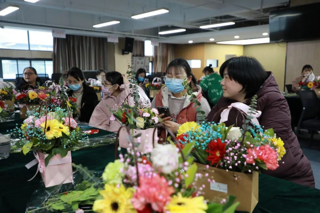 剪去浮華 | 中原工業(yè)設(shè)計(jì)城成功舉辦“以花之名·贈爾余香”花藝沙龍活動