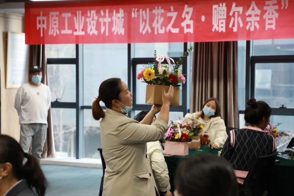 剪去浮華 | 中原工業(yè)設(shè)計(jì)城成功舉辦“以花之名·贈爾余香”花藝沙龍活動