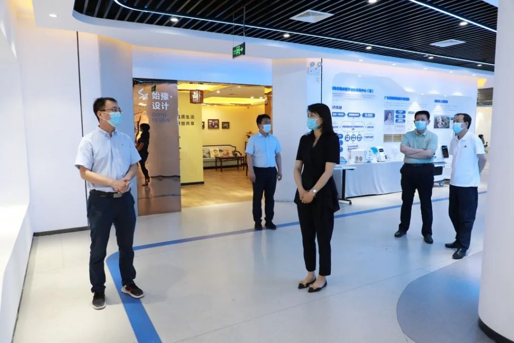 河南省人社廳就業(yè)促進局副局長謝攀一行蒞臨設(shè)計城調(diào)研