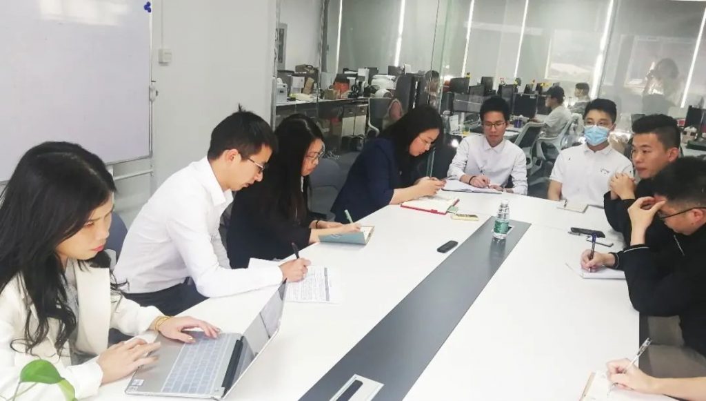 資深法律顧問團(tuán)隊走進(jìn)設(shè)計城，為企業(yè)高質(zhì)量發(fā)展保駕護(hù)航！