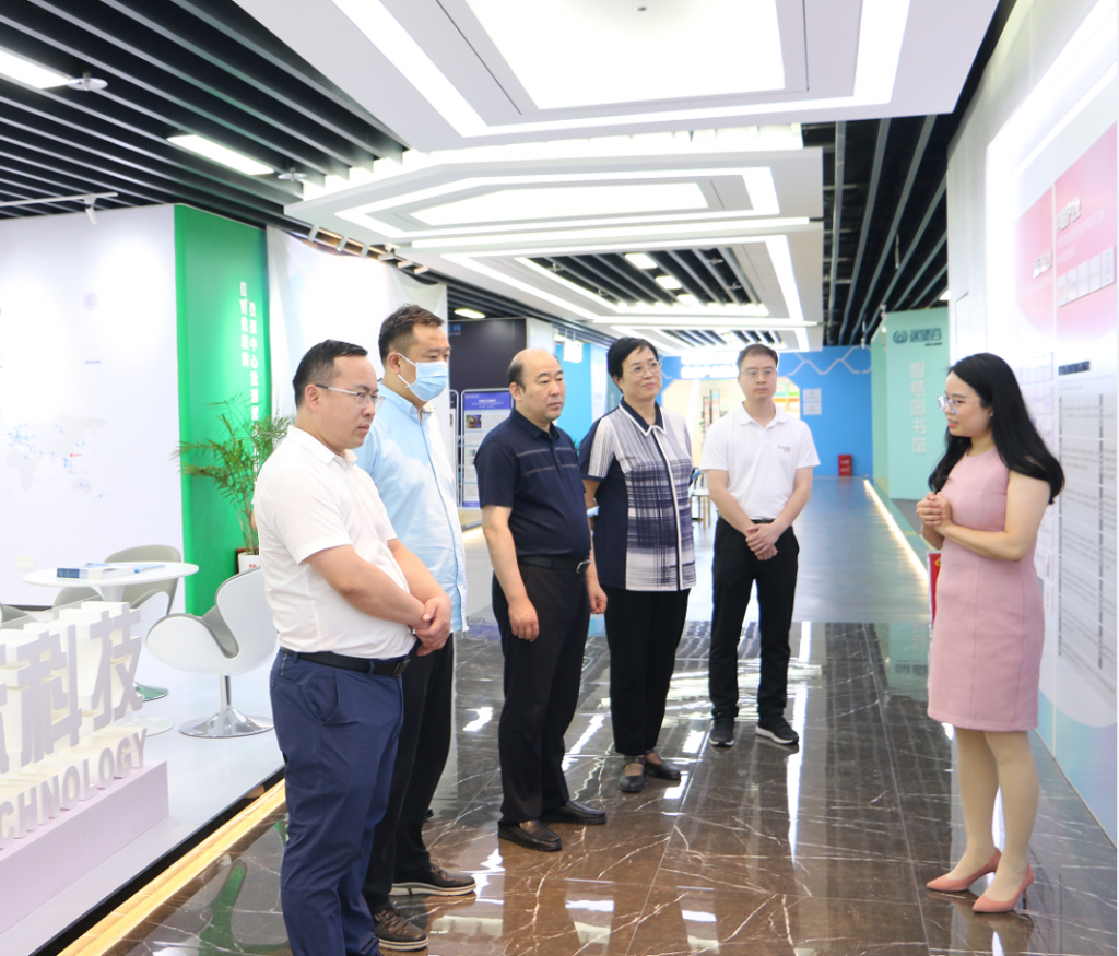 中原工業(yè)設(shè)計(jì)城陪同河南省工信廳副廳長(zhǎng)郝敬紅一行前往深圳大灣區(qū)進(jìn)行參觀考察