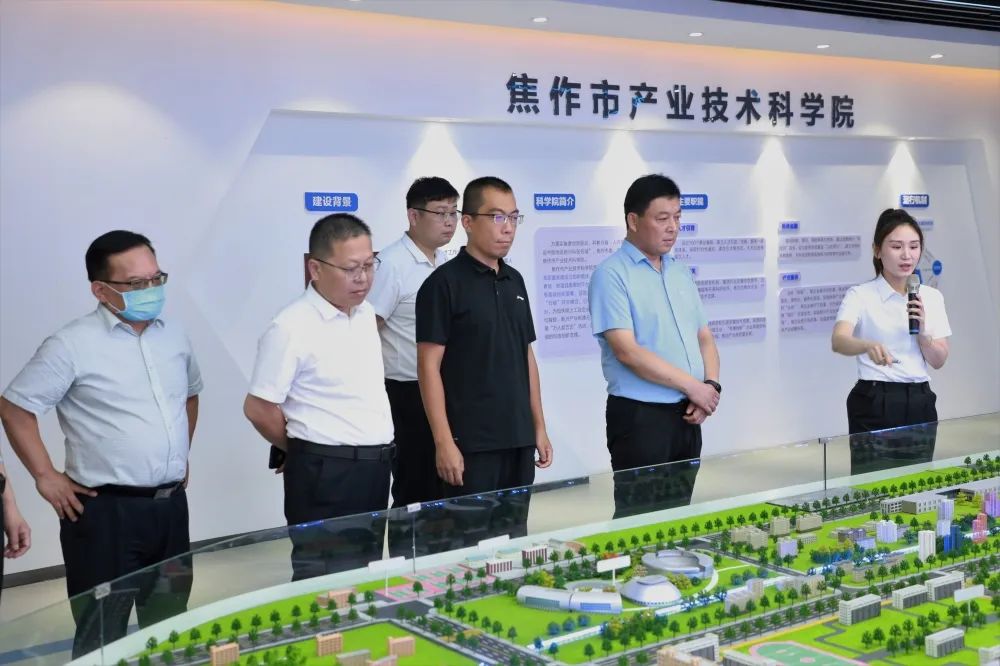 【新聞動(dòng)態(tài)】山東梁山縣經(jīng)濟(jì)開發(fā)區(qū)黨工委副書記布留省一行蒞臨設(shè)計(jì)城參觀考察