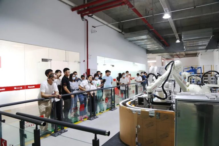 兩個(gè)月掌握工業(yè)機(jī)器人操作，設(shè)計(jì)城助力北滘培育智造人才！