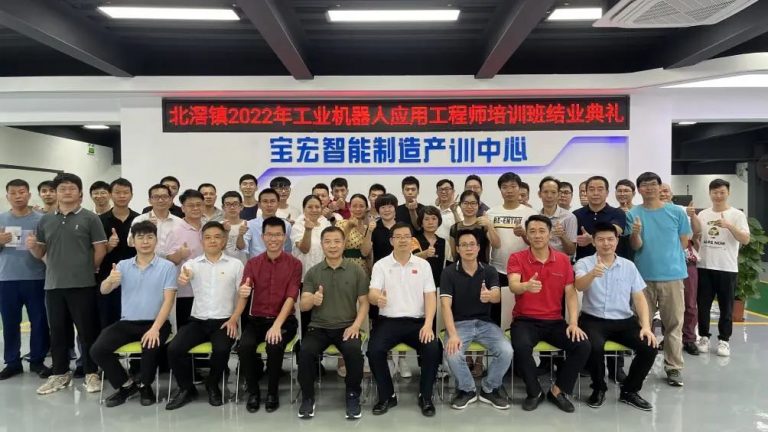 兩個(gè)月掌握工業(yè)機(jī)器人操作，設(shè)計(jì)城助力北滘培育智造人才！