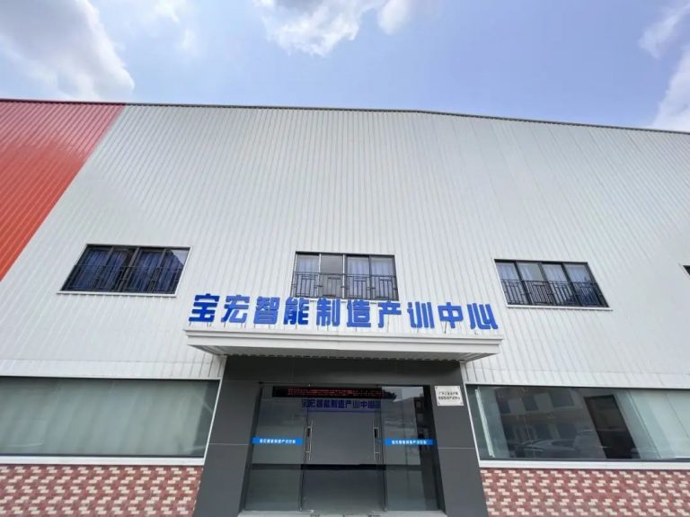 兩個(gè)月掌握工業(yè)機(jī)器人操作，設(shè)計(jì)城助力北滘培育智造人才！