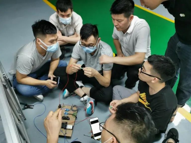 兩個(gè)月掌握工業(yè)機(jī)器人操作，設(shè)計(jì)城助力北滘培育智造人才！